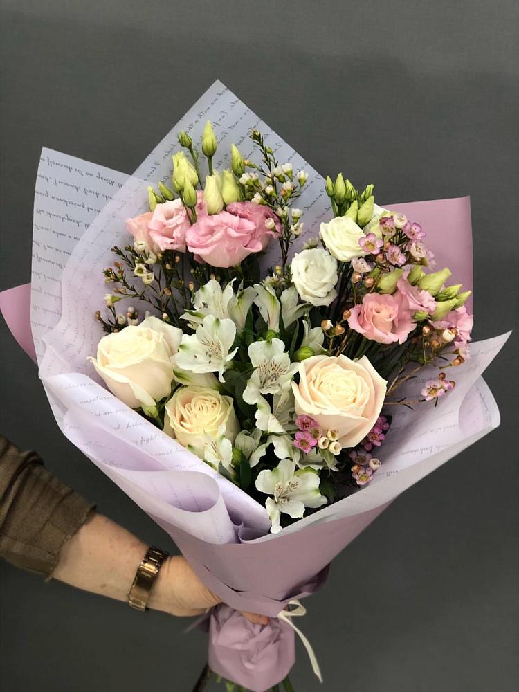 Букет цветов из: Альстромерии, Розы и Лизиантусы в Центральный Тульская область