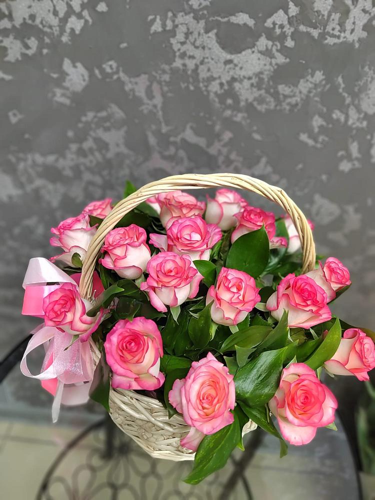 Цветочная композиция из Розы в корзине в Центральный Тульская область