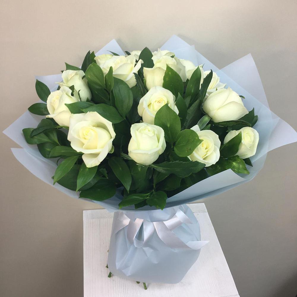Букет 15 Белых роз Проуд в Центральный Тульская область