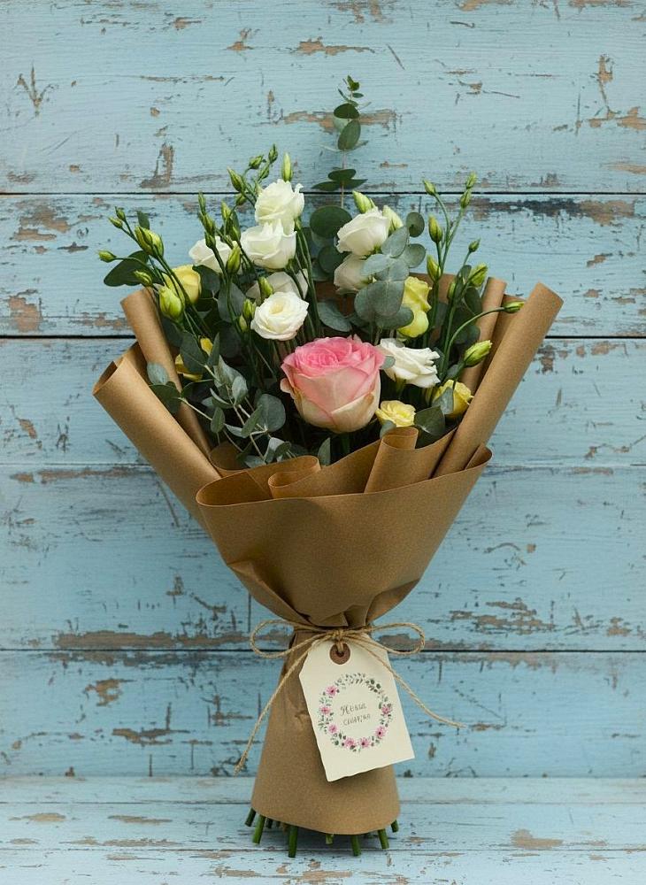 Букет цветов из: Розы и Лизиантусы в Центральный Тульская область