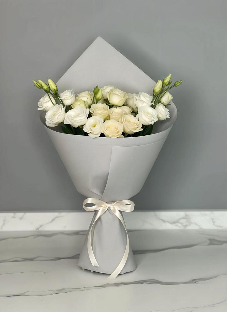 Букет цветов из: Розы и Лизиантусы в Центральный Тульская область