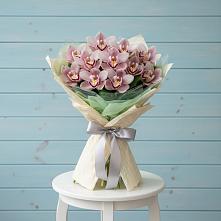 Букет цветов из:  Орхидеи и Розы в Центральный Тульская область
