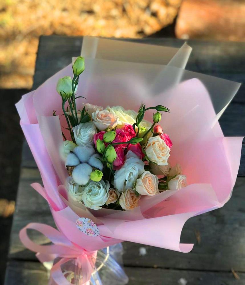 Букет цветов из: Розы и Лизиантусы в Центральный Тульская область