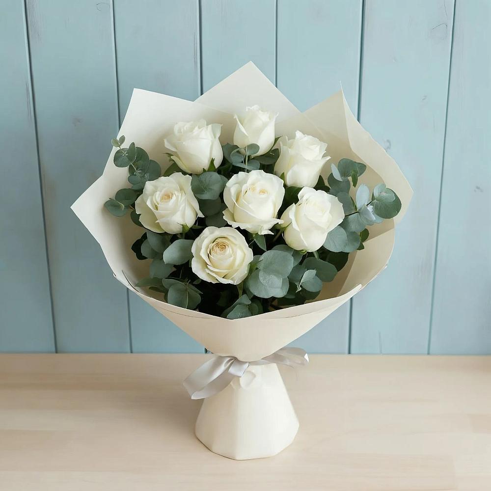 Букет Белые розы в Эвкалипте в Центральный Тульская область