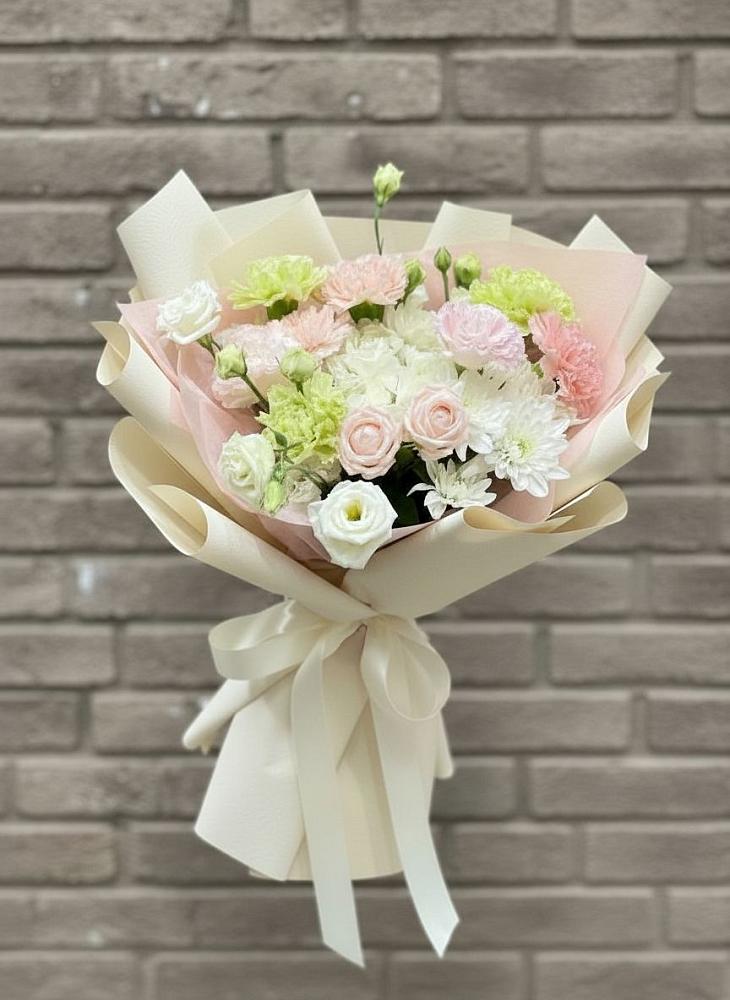 Букет цветов из: Гвоздики, Розы, Лизиантусы и Хризантемы в Центральный Тульская область