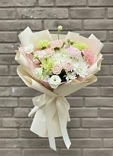 Букет цветов из:  Гвоздики, Розы, Лизиантусы и Хризантемы в Центральный Тульская область