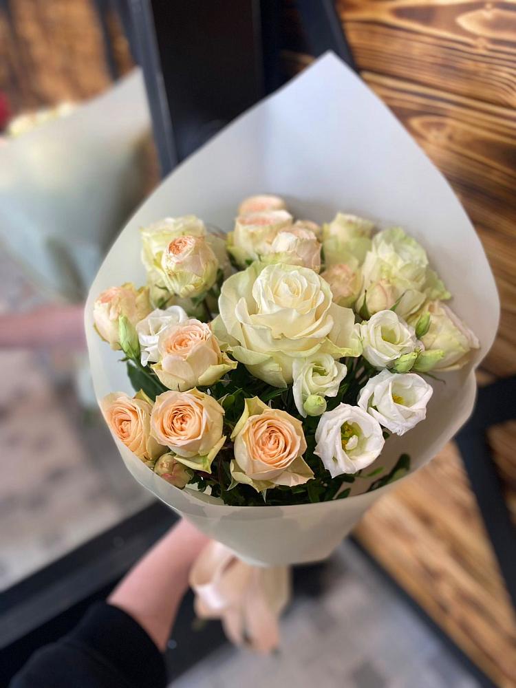 Букет цветов из: Розы и Лизиантусы в Центральный Тульская область