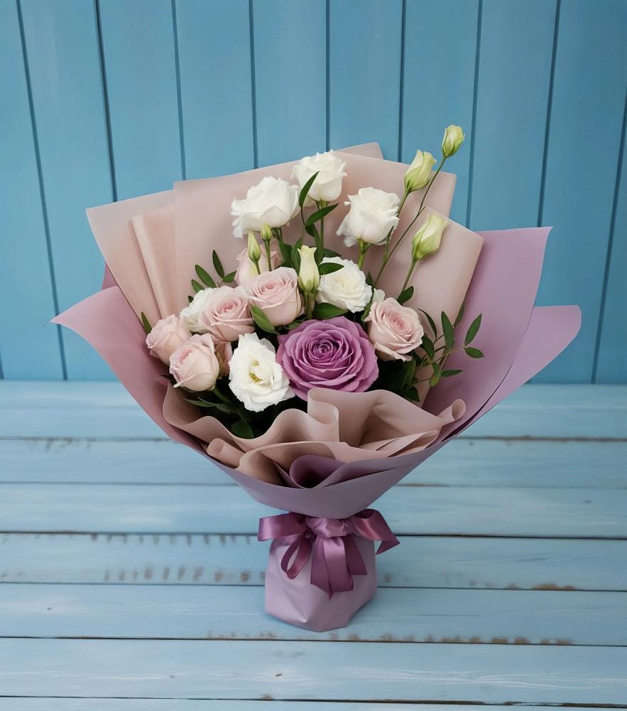 Букет цветов из: Розы и Лизиантусы в Центральный Тульская область